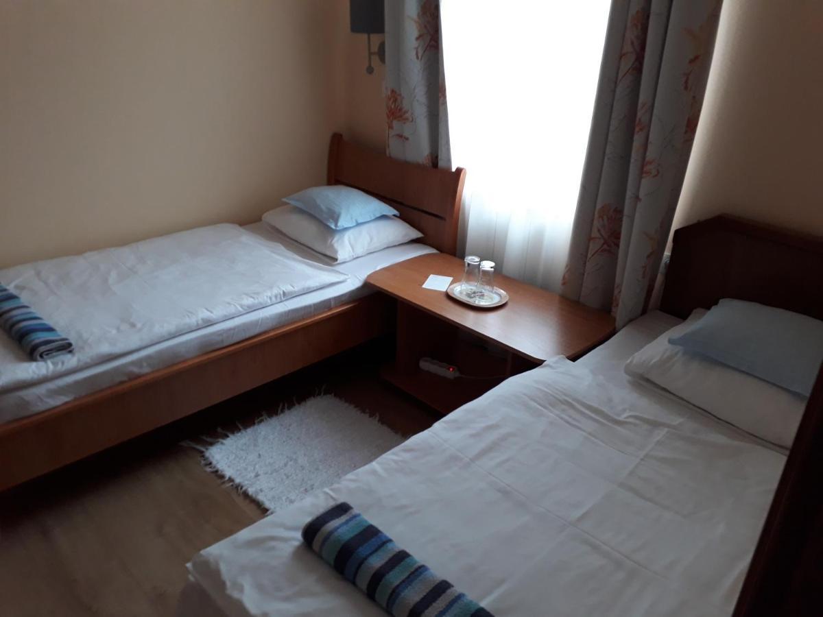 Bed and Breakfast Szilvia Panzió Gyomaendrőd Exterior foto