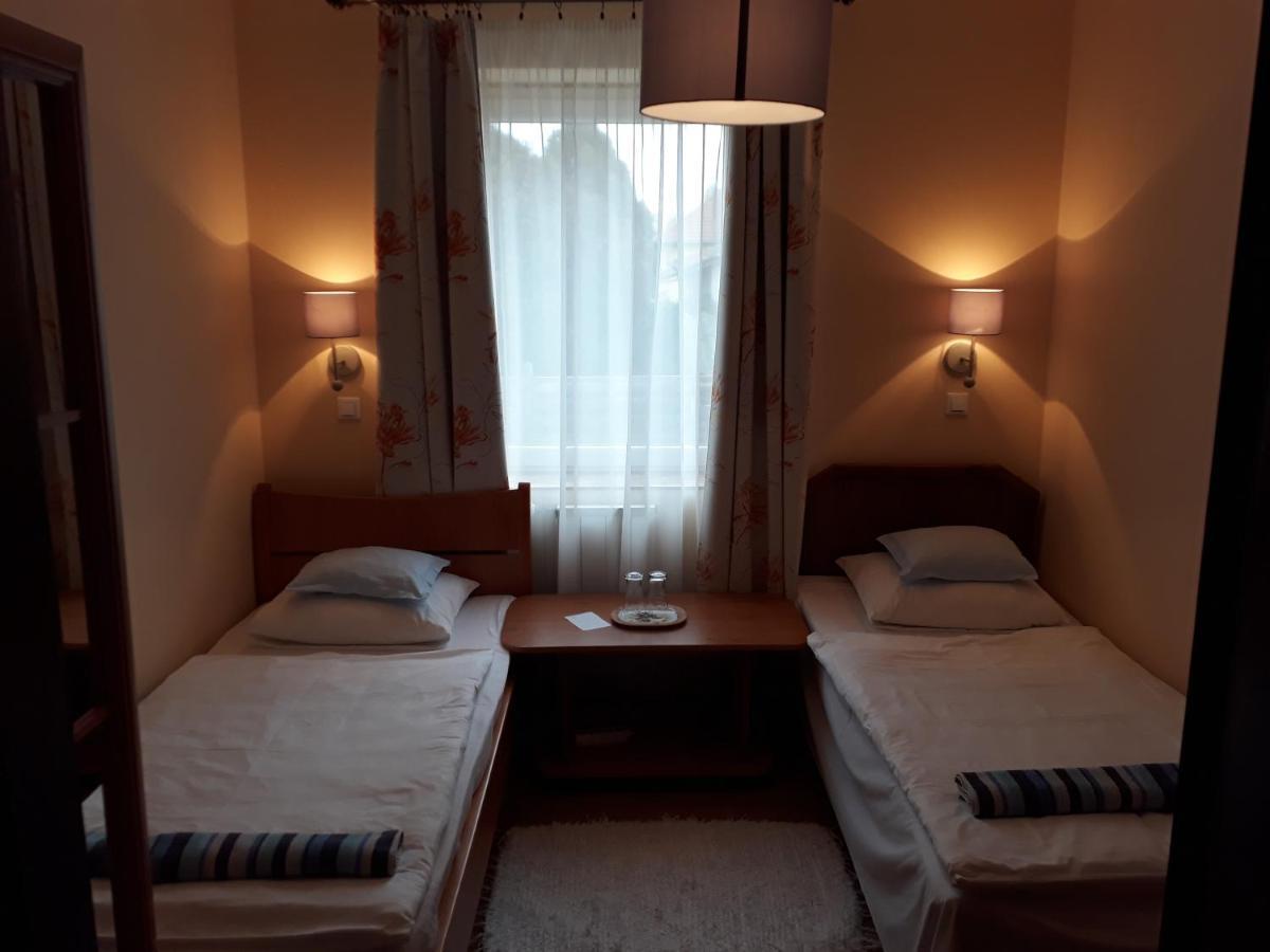 Bed and Breakfast Szilvia Panzió Gyomaendrőd Exterior foto