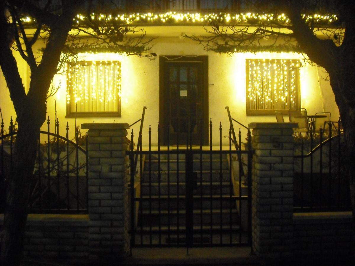 Bed and Breakfast Szilvia Panzió Gyomaendrőd Exterior foto