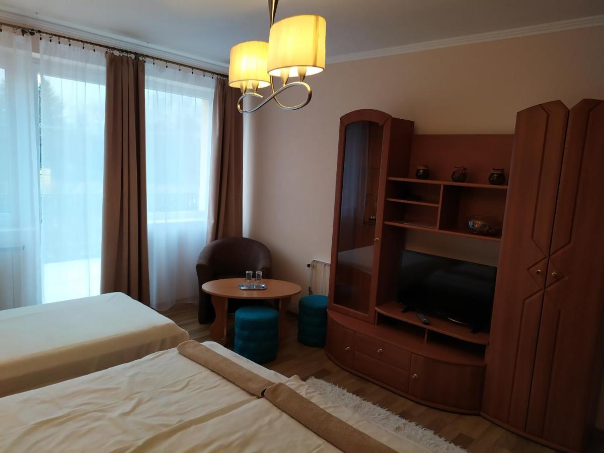 Bed and Breakfast Szilvia Panzió Gyomaendrőd Exterior foto
