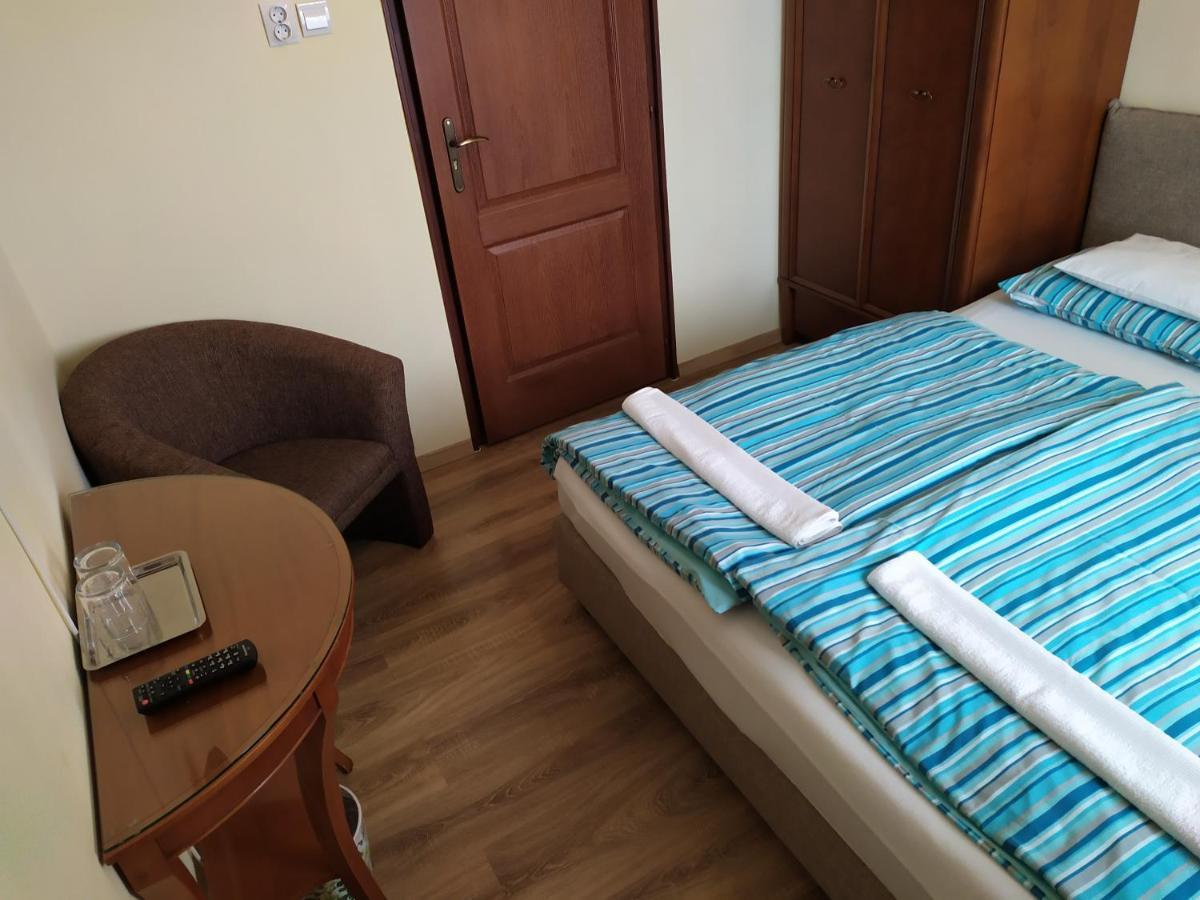 Bed and Breakfast Szilvia Panzió Gyomaendrőd Exterior foto
