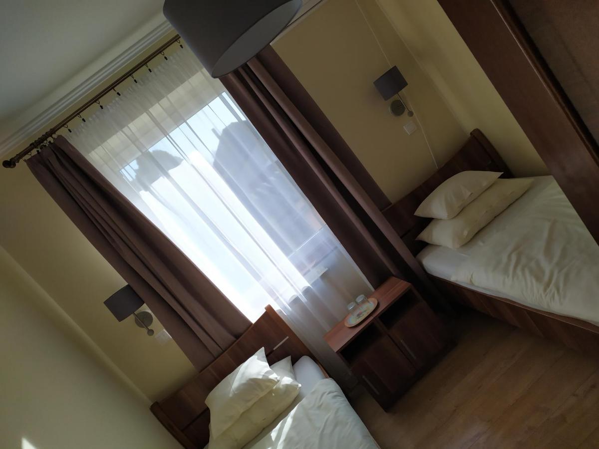 Bed and Breakfast Szilvia Panzió Gyomaendrőd Exterior foto