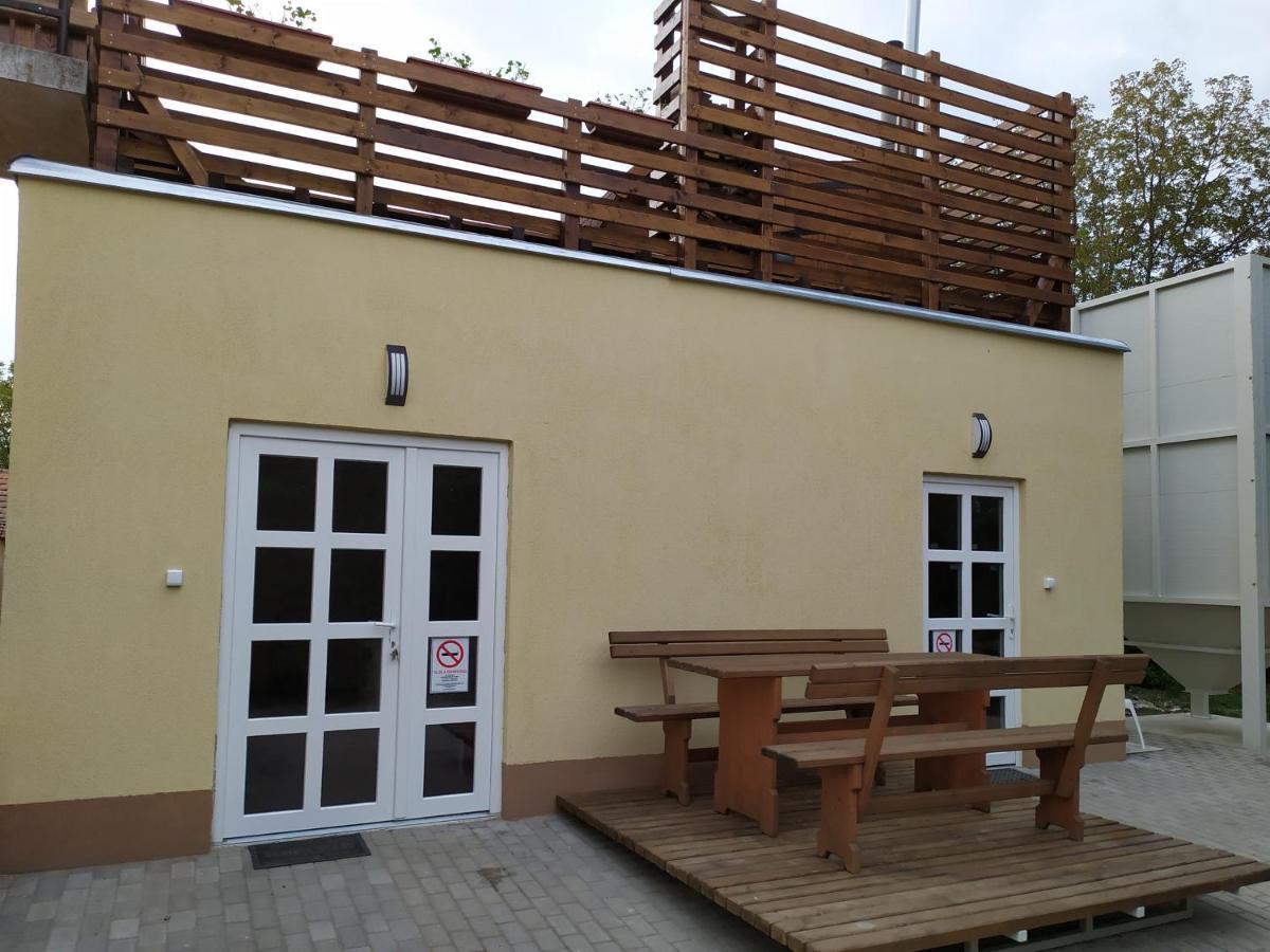 Bed and Breakfast Szilvia Panzió Gyomaendrőd Exterior foto