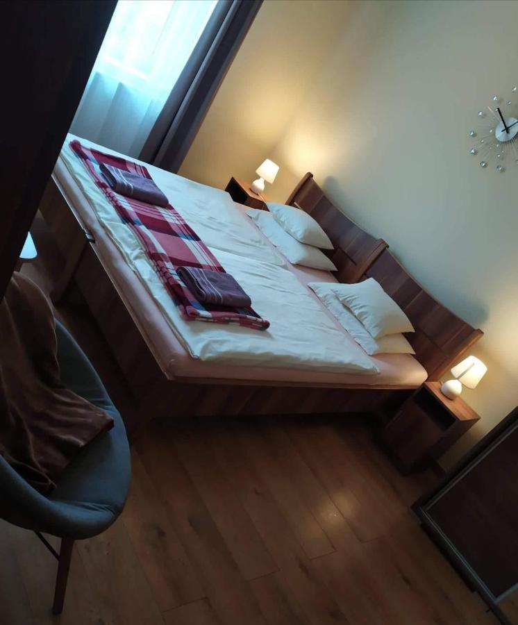 Bed and Breakfast Szilvia Panzió Gyomaendrőd Exterior foto