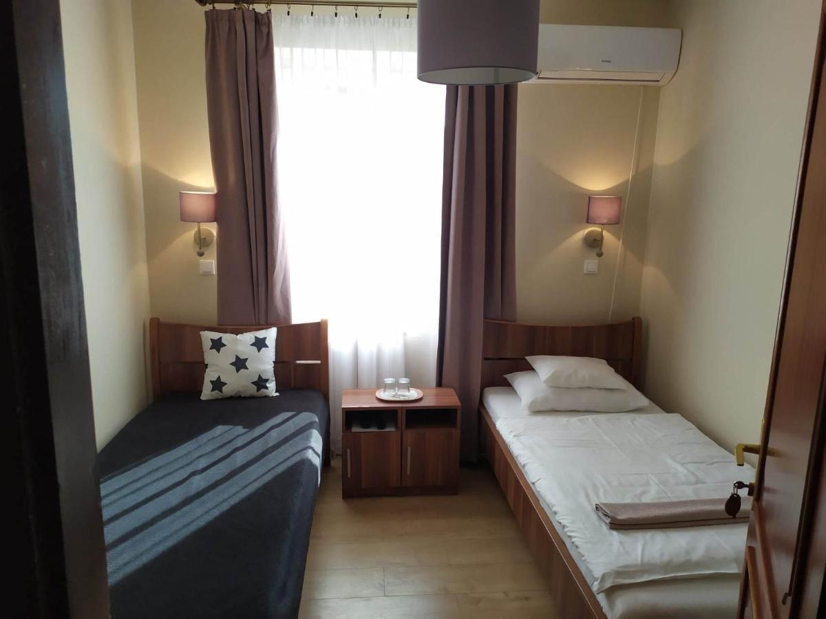 Bed and Breakfast Szilvia Panzió Gyomaendrőd Exterior foto