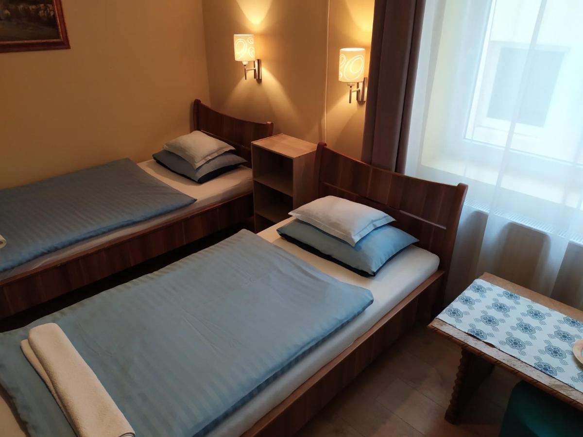 Bed and Breakfast Szilvia Panzió Gyomaendrőd Exterior foto