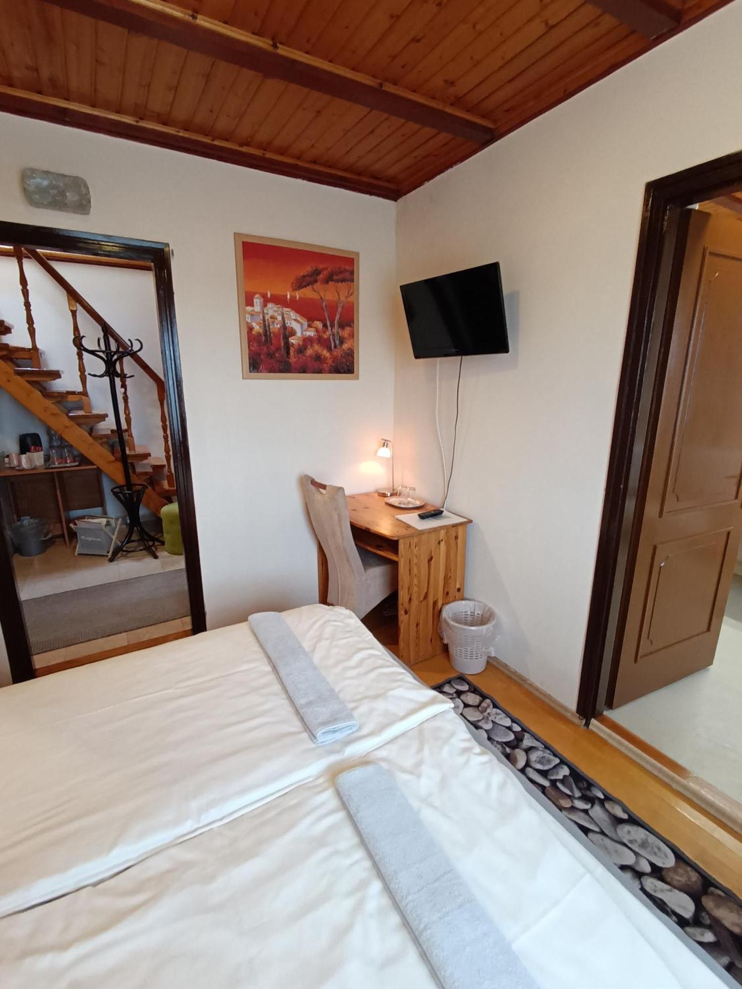 Bed and Breakfast Szilvia Panzió Gyomaendrőd Exterior foto