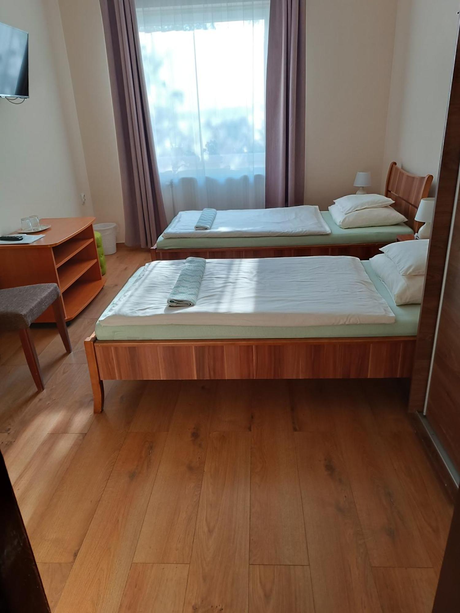 Bed and Breakfast Szilvia Panzió Gyomaendrőd Exterior foto